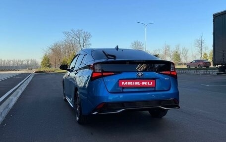 Toyota Prius IV XW50, 2018 год, 2 370 000 рублей, 3 фотография