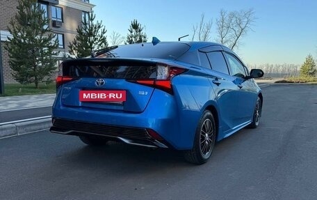 Toyota Prius IV XW50, 2018 год, 2 370 000 рублей, 4 фотография