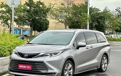 Toyota Sienna, 2022 год, 6 300 300 рублей, 1 фотография