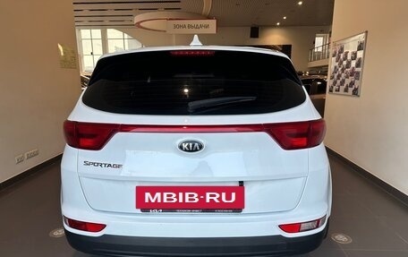 KIA Sportage IV рестайлинг, 2018 год, 2 400 000 рублей, 5 фотография