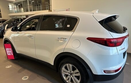 KIA Sportage IV рестайлинг, 2018 год, 2 400 000 рублей, 4 фотография