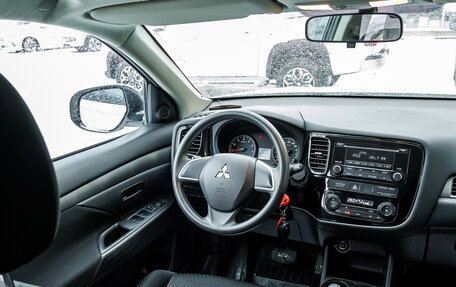 Mitsubishi Outlander III рестайлинг 3, 2014 год, 1 545 000 рублей, 9 фотография