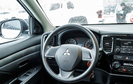 Mitsubishi Outlander III рестайлинг 3, 2014 год, 1 545 000 рублей, 12 фотография