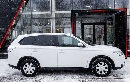 Mitsubishi Outlander III рестайлинг 3, 2014 год, 1 545 000 рублей, 6 фотография