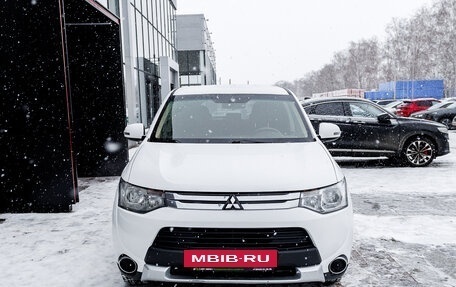 Mitsubishi Outlander III рестайлинг 3, 2014 год, 1 545 000 рублей, 8 фотография