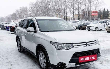 Mitsubishi Outlander III рестайлинг 3, 2014 год, 1 545 000 рублей, 7 фотография