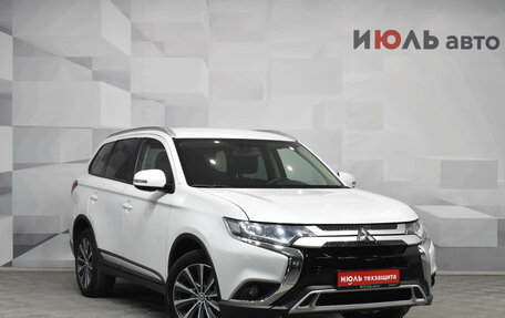 Mitsubishi Outlander III рестайлинг 3, 2020 год, 2 590 000 рублей, 3 фотография