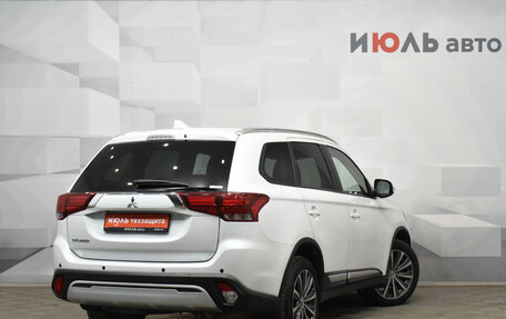 Mitsubishi Outlander III рестайлинг 3, 2020 год, 2 590 000 рублей, 7 фотография