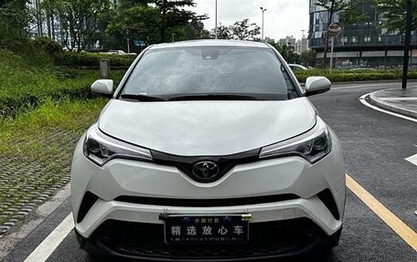 Toyota C-HR I рестайлинг, 2021 год, 2 000 000 рублей, 2 фотография