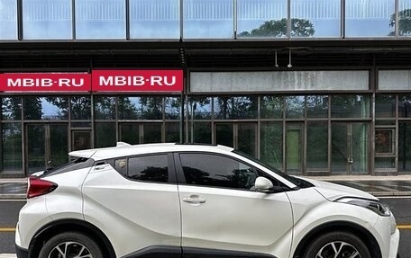 Toyota C-HR I рестайлинг, 2021 год, 2 000 000 рублей, 8 фотография