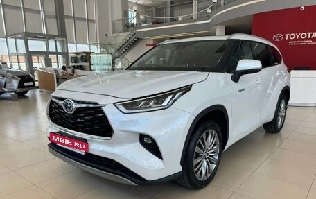 Toyota Highlander, 2024 год, 8 949 000 рублей, 2 фотография