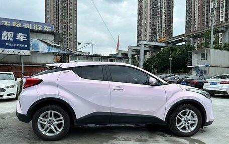 Toyota C-HR I рестайлинг, 2023 год, 2 350 000 рублей, 7 фотография