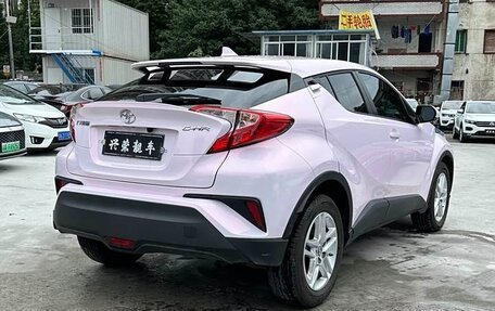 Toyota C-HR I рестайлинг, 2023 год, 2 350 000 рублей, 6 фотография