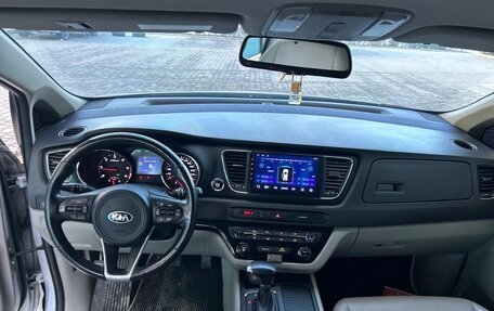 KIA Carnival III, 2018 год, 2 989 000 рублей, 11 фотография