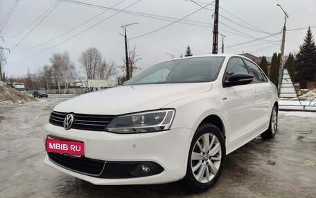 Volkswagen Jetta VI, 2014 год, 1 070 000 рублей, 2 фотография