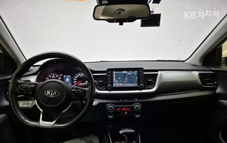 KIA Stonic, 2020 год, 1 075 000 рублей, 5 фотография