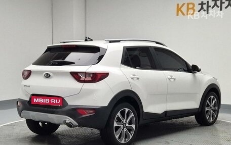 KIA Stonic, 2020 год, 1 075 000 рублей, 4 фотография