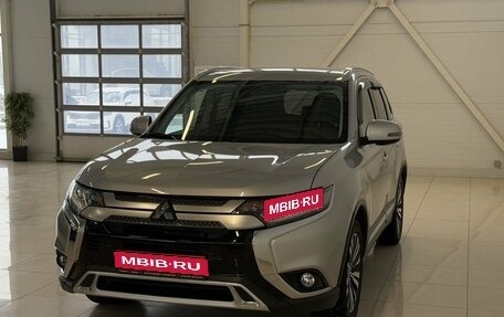 Mitsubishi Outlander III рестайлинг 3, 2021 год, 2 745 000 рублей, 1 фотография