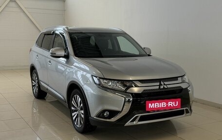 Mitsubishi Outlander III рестайлинг 3, 2021 год, 2 745 000 рублей, 3 фотография