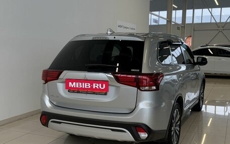 Mitsubishi Outlander III рестайлинг 3, 2021 год, 2 745 000 рублей, 4 фотография