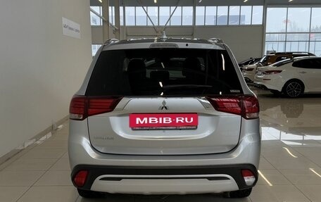 Mitsubishi Outlander III рестайлинг 3, 2021 год, 2 745 000 рублей, 5 фотография