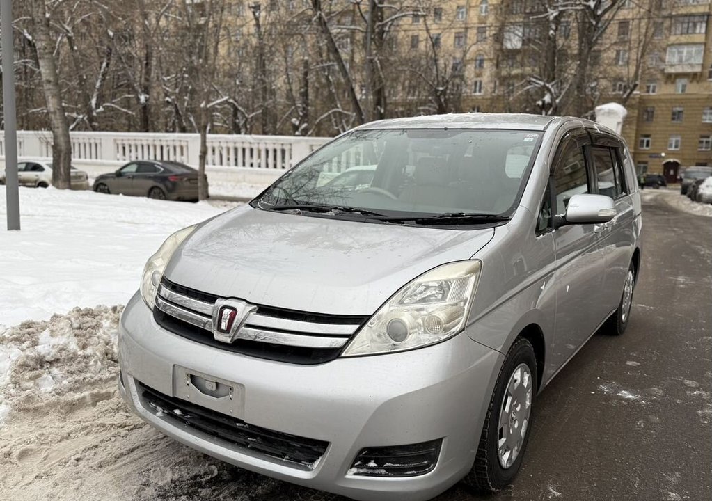 Toyota ISis, 2012 год, 1 515 000 рублей, 2 фотография