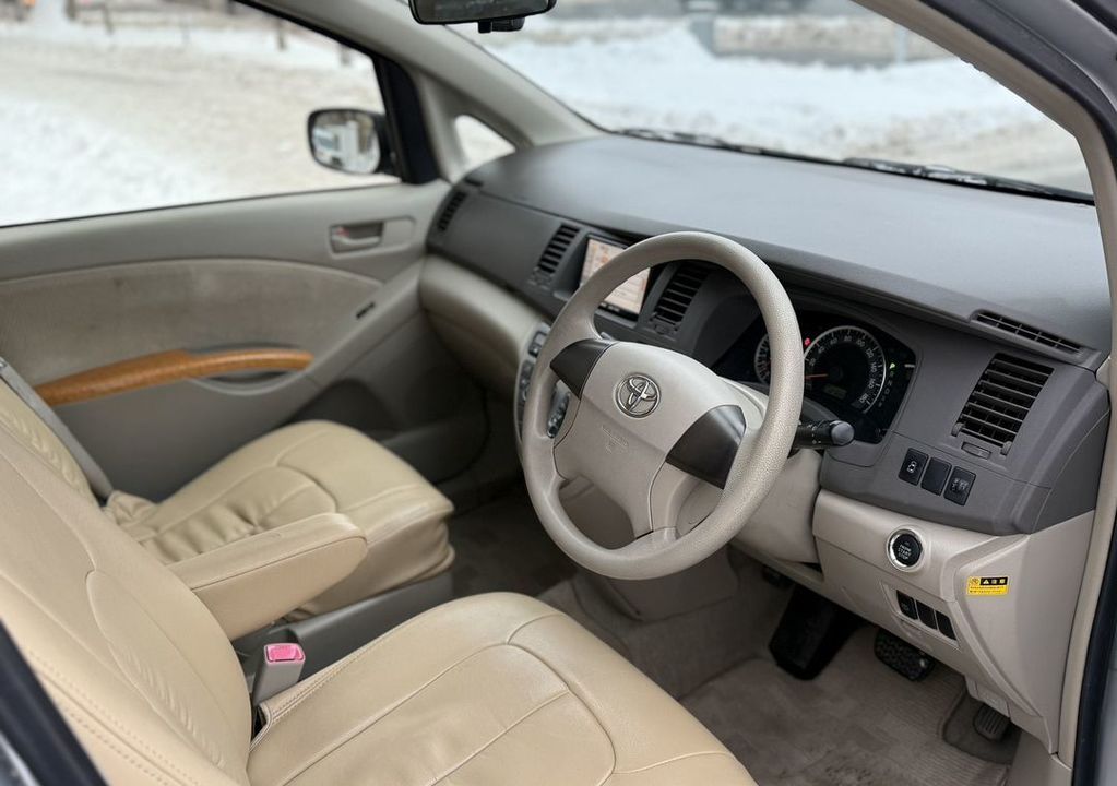 Toyota ISis, 2012 год, 1 515 000 рублей, 10 фотография