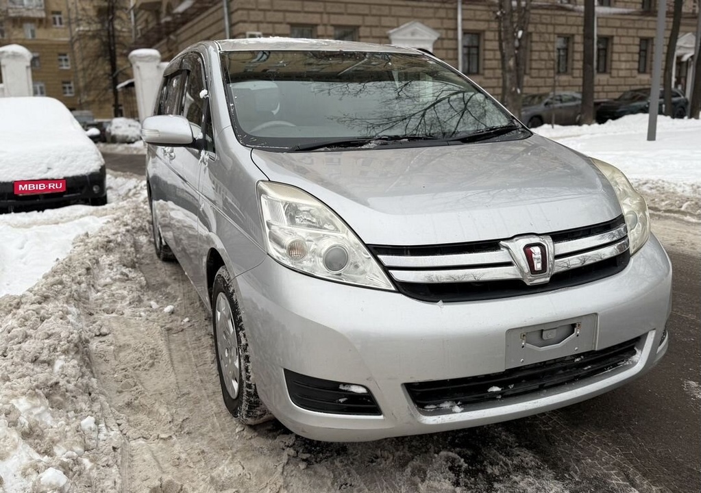 Toyota ISis, 2012 год, 1 515 000 рублей, 4 фотография