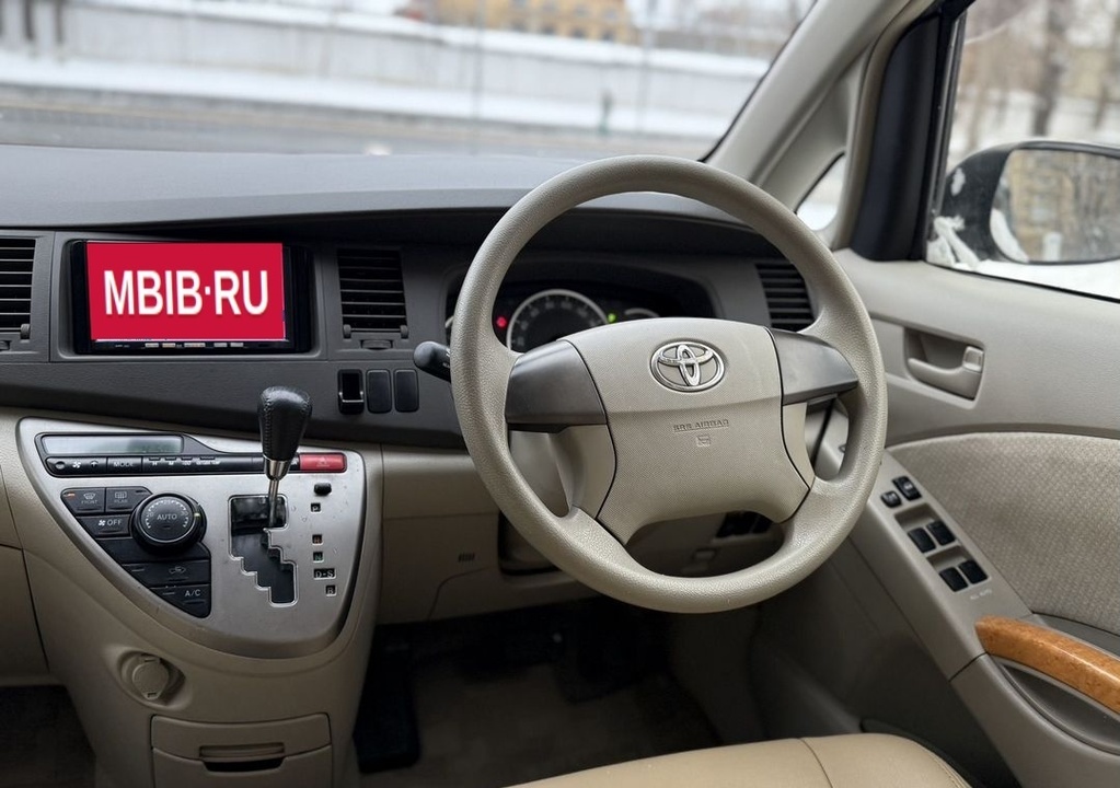 Toyota ISis, 2012 год, 1 515 000 рублей, 11 фотография