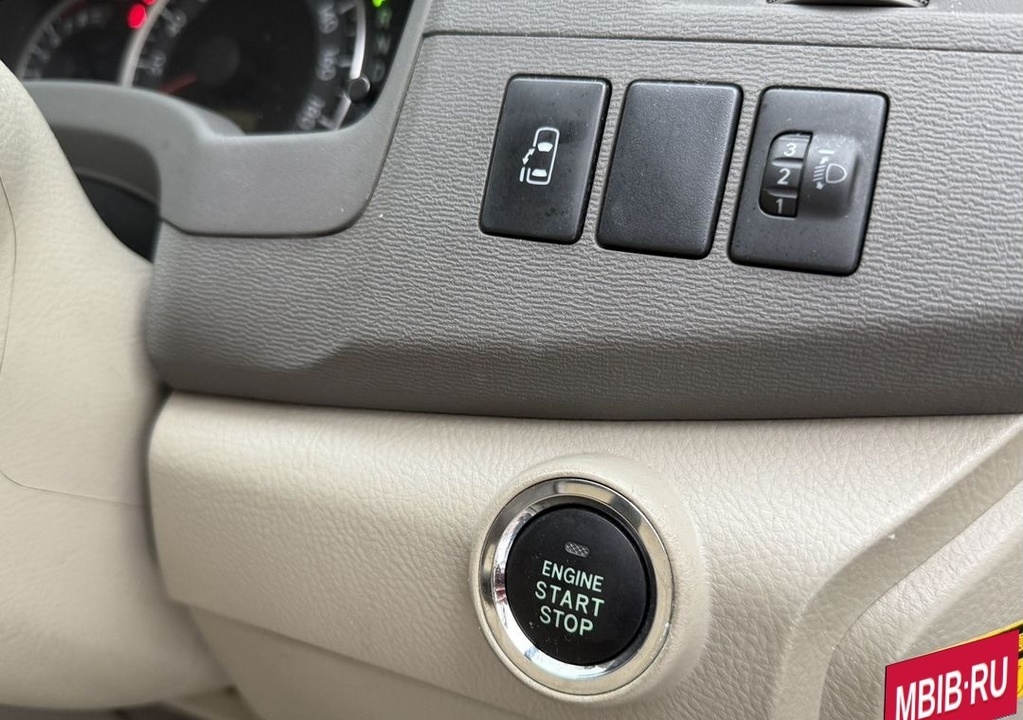 Toyota ISis, 2012 год, 1 515 000 рублей, 23 фотография