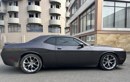 Dodge Challenger III рестайлинг 2, 2020 год, 2 100 000 рублей, 5 фотография