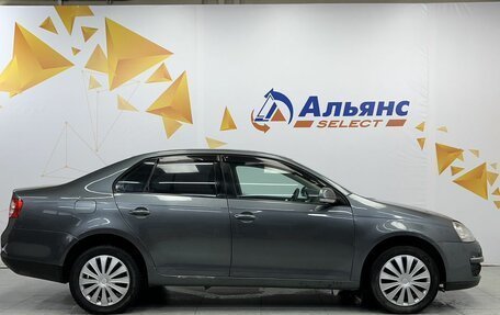 Volkswagen Jetta VI, 2010 год, 715 000 рублей, 2 фотография