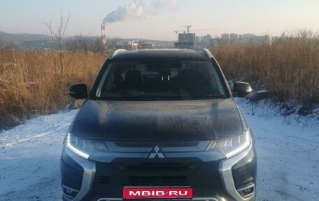 Mitsubishi Outlander III рестайлинг 3, 2020 год, 3 200 000 рублей, 1 фотография