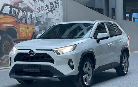 Toyota RAV4, 2020 год, 2 250 000 рублей, 1 фотография