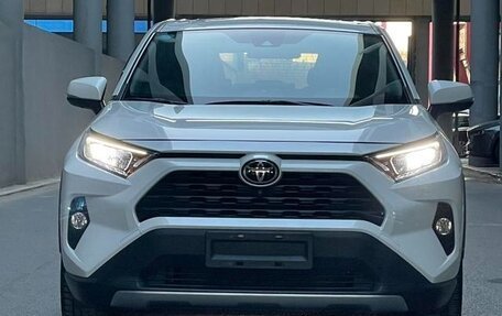 Toyota RAV4, 2020 год, 2 250 000 рублей, 2 фотография