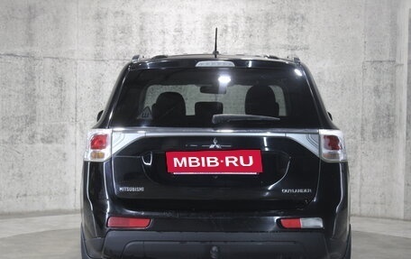 Mitsubishi Outlander III рестайлинг 3, 2013 год, 1 345 000 рублей, 7 фотография