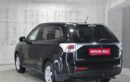 Mitsubishi Outlander III рестайлинг 3, 2013 год, 1 345 000 рублей, 8 фотография