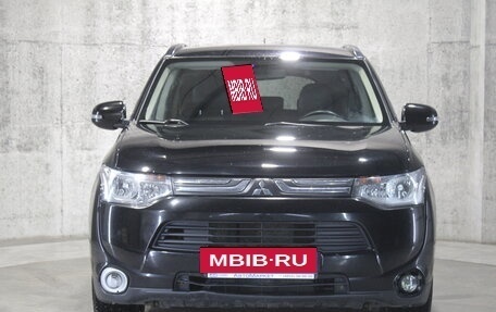 Mitsubishi Outlander III рестайлинг 3, 2013 год, 1 345 000 рублей, 2 фотография