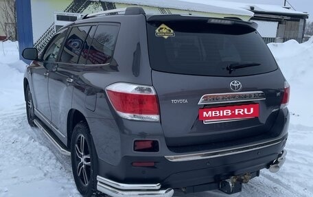 Toyota Highlander III, 2011 год, 2 500 000 рублей, 2 фотография