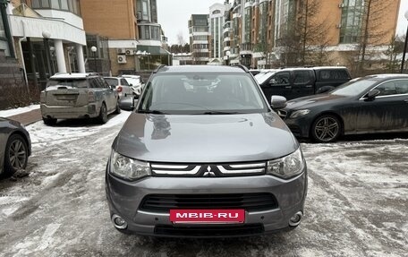 Mitsubishi Outlander III рестайлинг 3, 2012 год, 1 420 000 рублей, 2 фотография