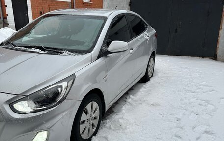 Hyundai Solaris II рестайлинг, 2011 год, 850 000 рублей, 1 фотография