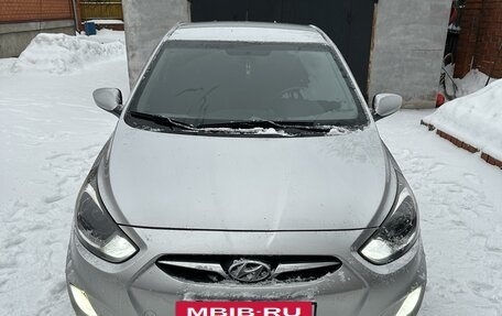 Hyundai Solaris II рестайлинг, 2011 год, 850 000 рублей, 3 фотография