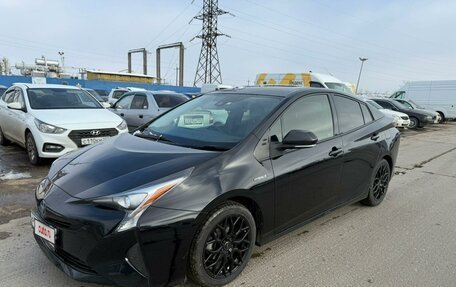 Toyota Prius IV XW50, 2018 год, 2 200 000 рублей, 2 фотография