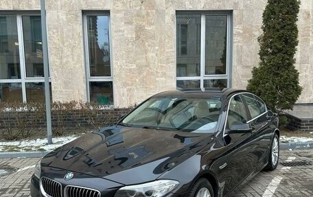 BMW 5 серия, 2013 год, 2 900 000 рублей, 2 фотография