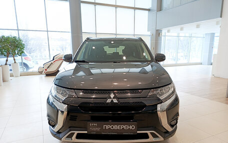 Mitsubishi Outlander III рестайлинг 3, 2021 год, 3 500 000 рублей, 2 фотография