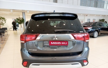 Mitsubishi Outlander III рестайлинг 3, 2021 год, 3 500 000 рублей, 7 фотография