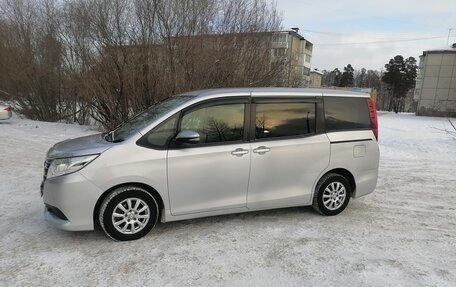 Toyota Noah III, 2016 год, 2 380 000 рублей, 4 фотография