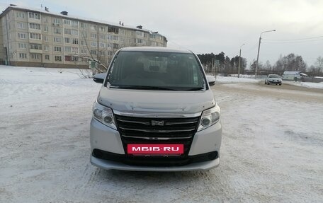 Toyota Noah III, 2016 год, 2 380 000 рублей, 5 фотография