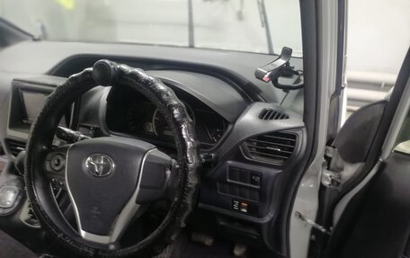 Toyota Noah III, 2016 год, 2 380 000 рублей, 19 фотография