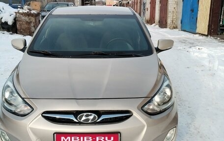 Hyundai Solaris II рестайлинг, 2011 год, 615 000 рублей, 1 фотография